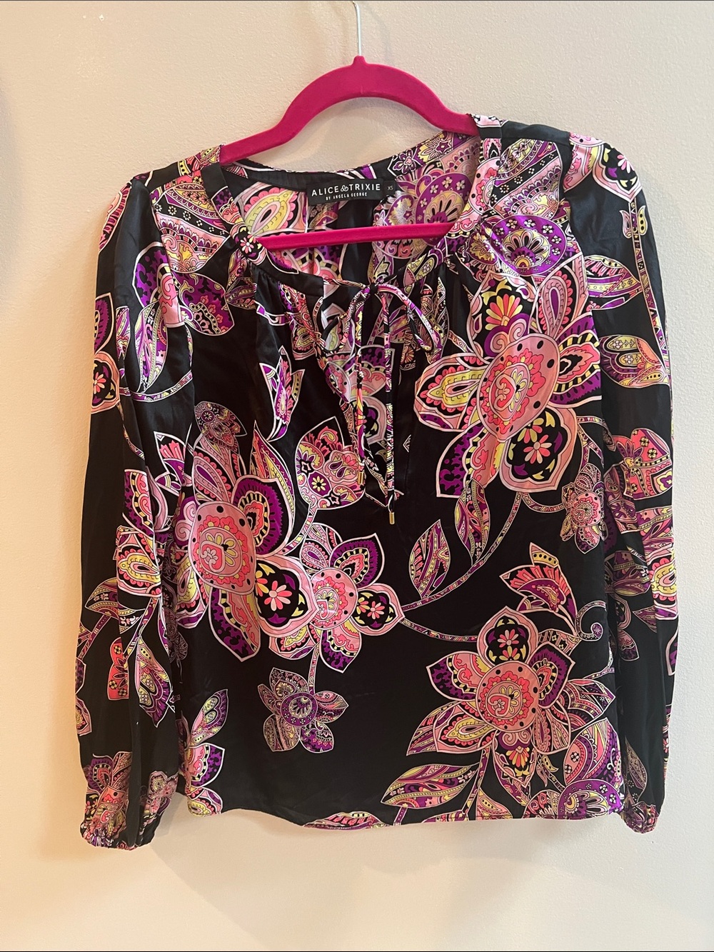 Alice & Trixie Black Floral Paisley Tie-Neck Blouse - Pink & Purple Print XS